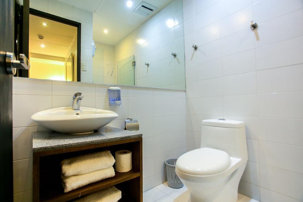 Hotel Durban Makati City Kültér fotó